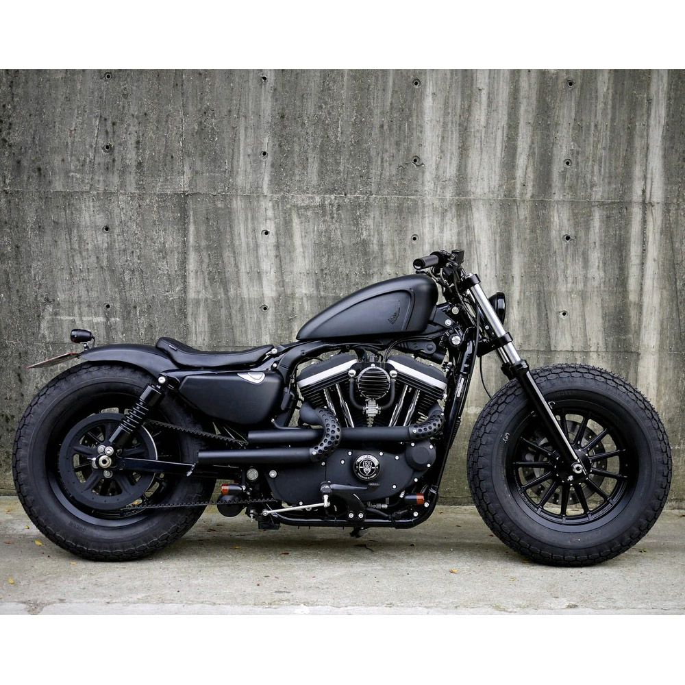 スポーツスターのタンクの種類と携行缶 - ハーレーカスタムガイド