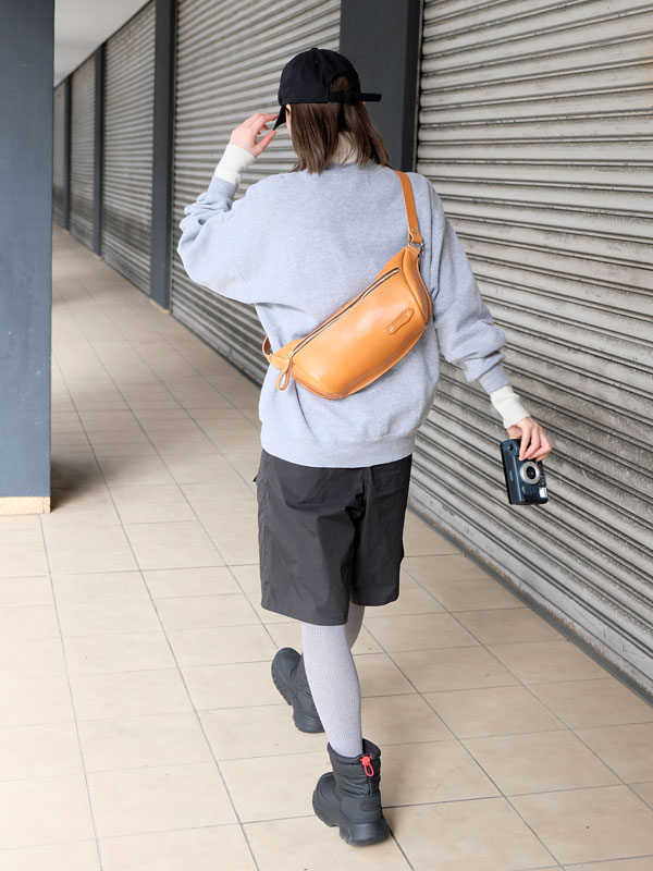 メンズ・レディース問わず人気の横型レザーボディバッグ / 革鞄のHERZ