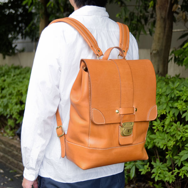 旅行にも普段にも使える大きな錠前レザーリュック / 革鞄のHERZ(ヘルツ