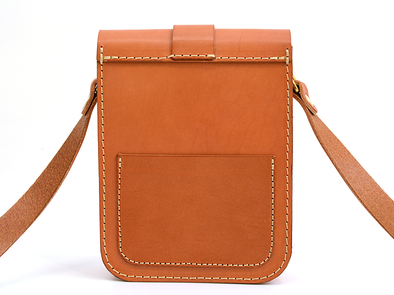 女性も使える一本ベルトのクラシカル本革ショルダーバッグ / 革鞄の