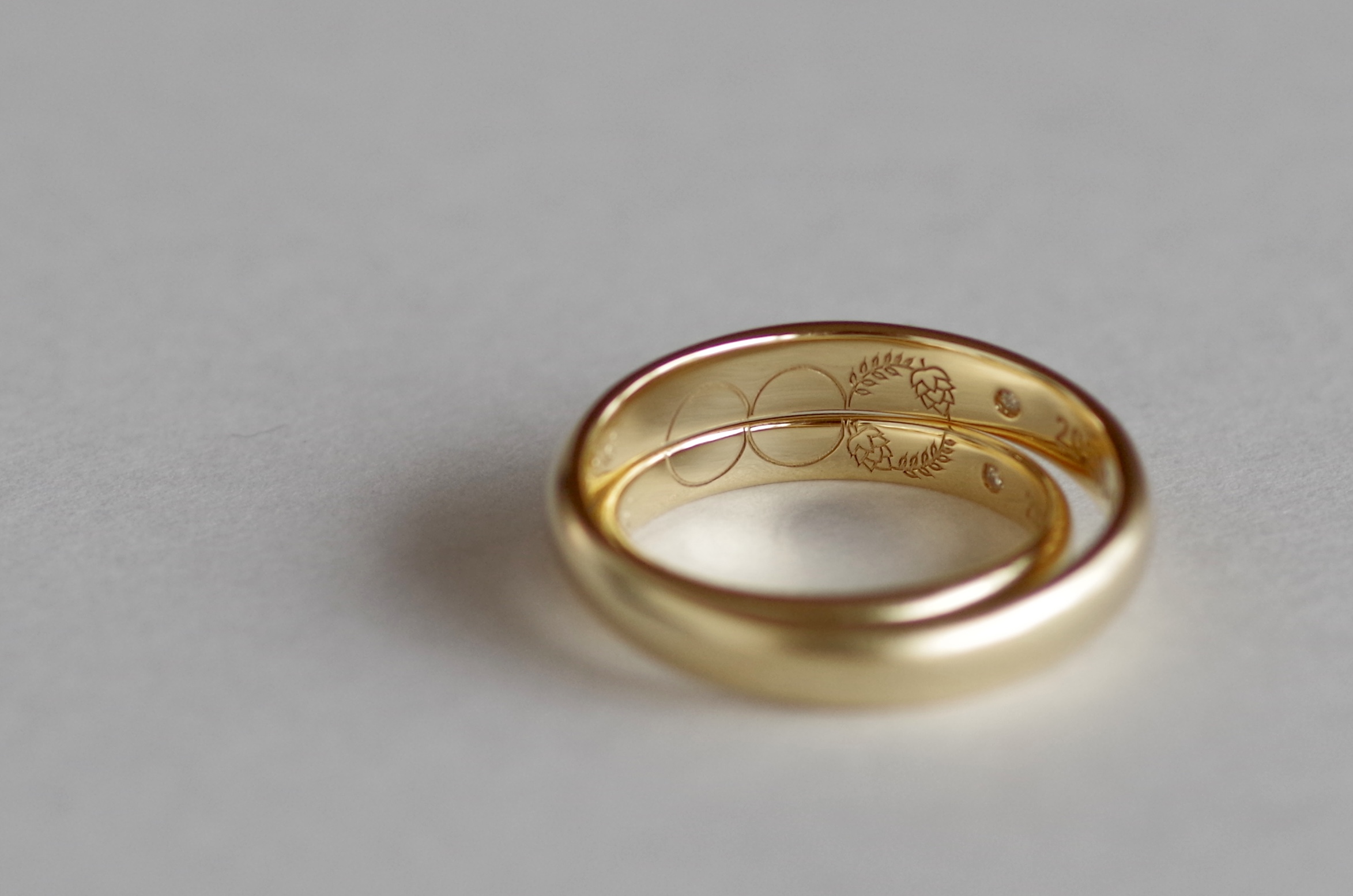 フルオーダーメイドの制作事例・内側にオリジナルのマークを入れた結婚