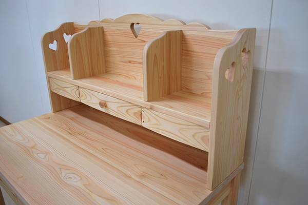 ハートの切り抜きの可愛い国産無垢ひのき学習机3点セット2104028