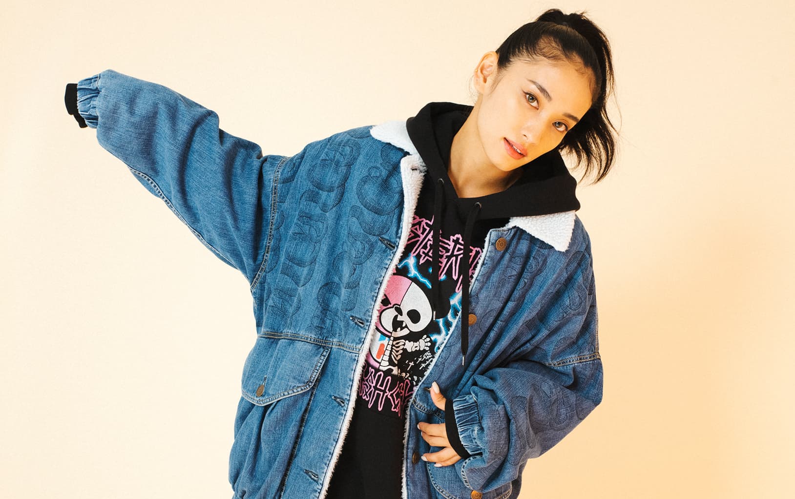 アンエンユリが纏うイットな'90sリバイバル柄｜HYSTERIC GLAMOUR