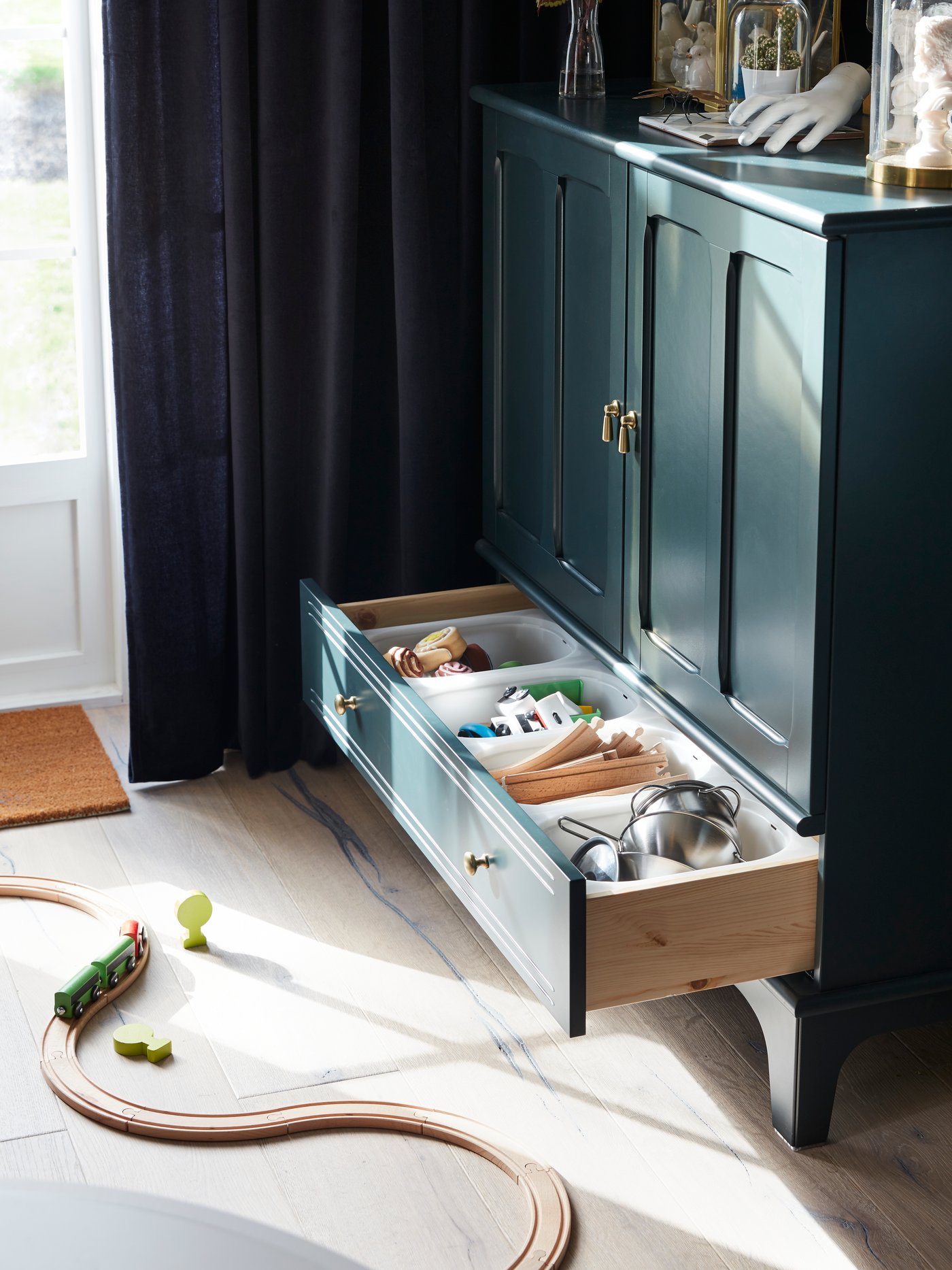 モダンなテイストが加わったクラシックなリビングルーム | IKEA【公式