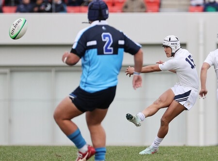 桐蔭学園の曽我、見事な先制DG 高校ラグビー：時事ドットコム