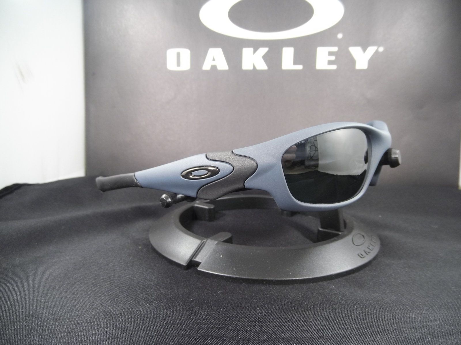 Oakley Straight Jacket Sunglasses | Review & Ultimate Guide