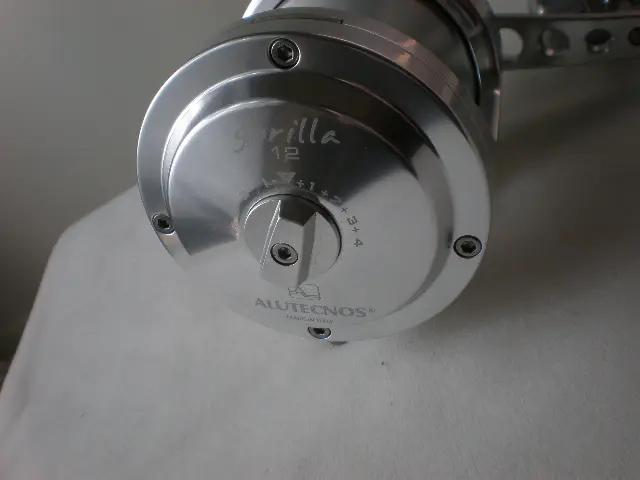 アルテクノスゴリラ 12LBCCMチューンド シルバー【ウルトラダイニーマ