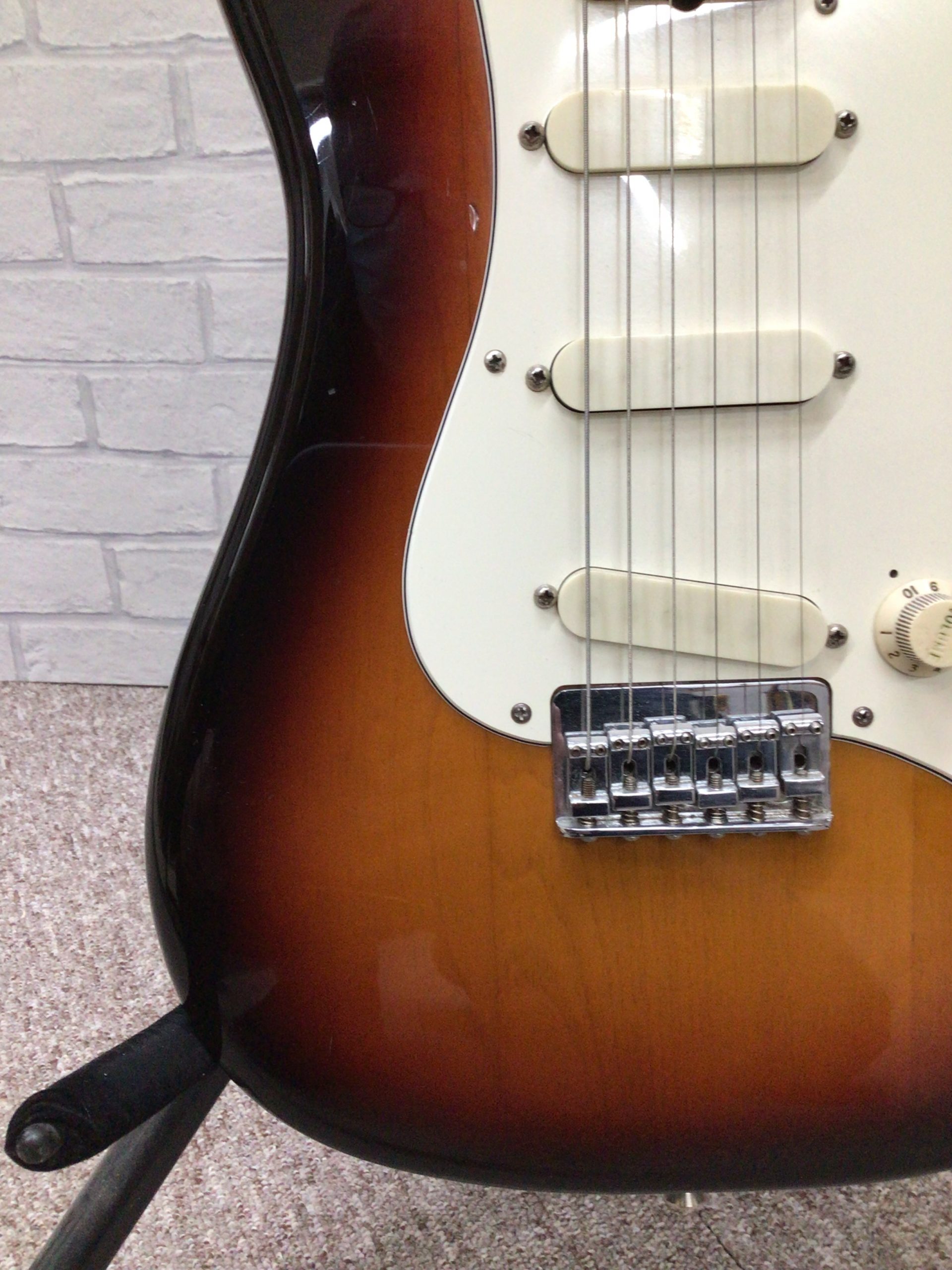 Original Fender Bullet S3 1982 Sunburst - Old Hat Guitars