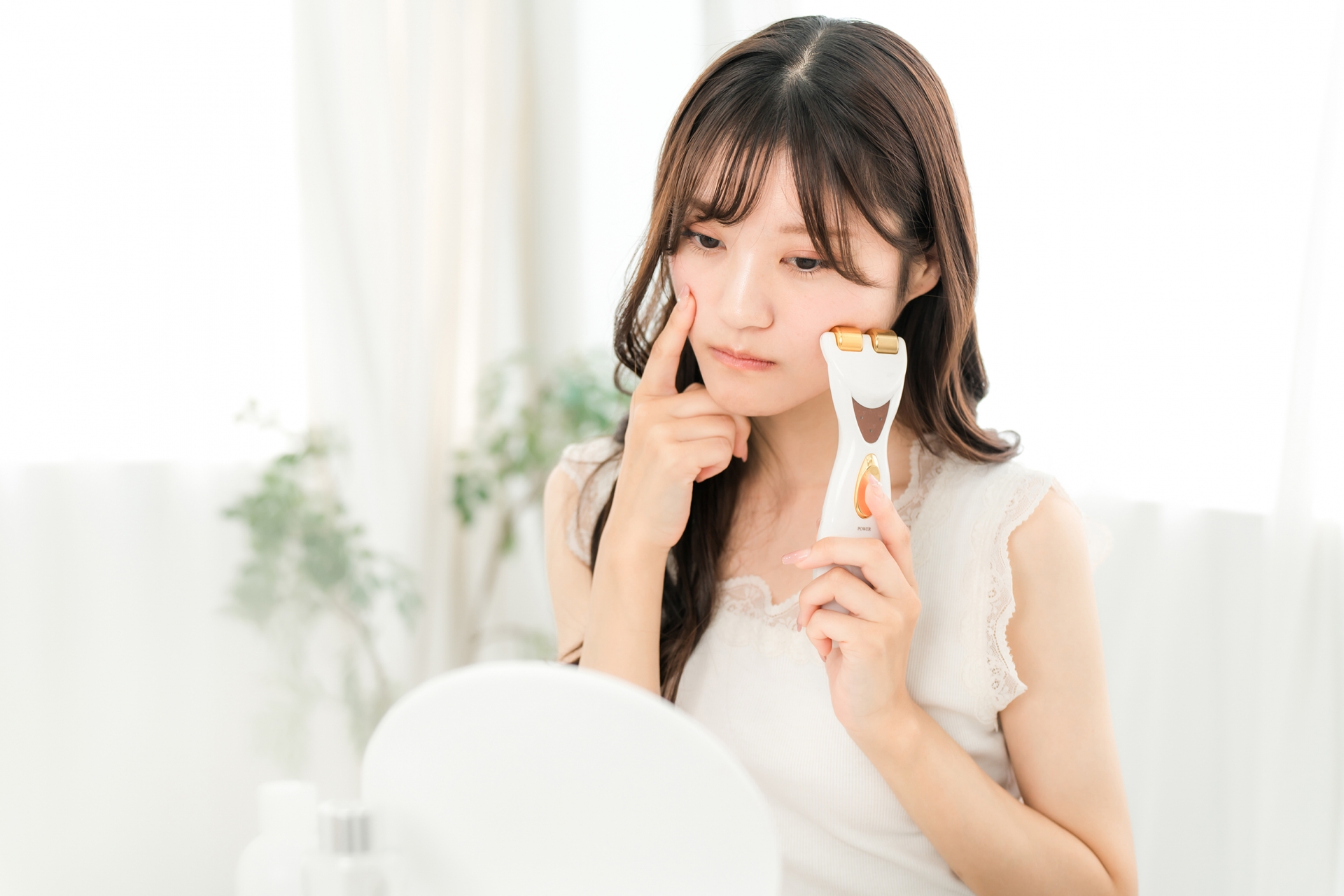 コロコロ美顔器は意味なし？ほうれい線・たるみに対する真実を医師が