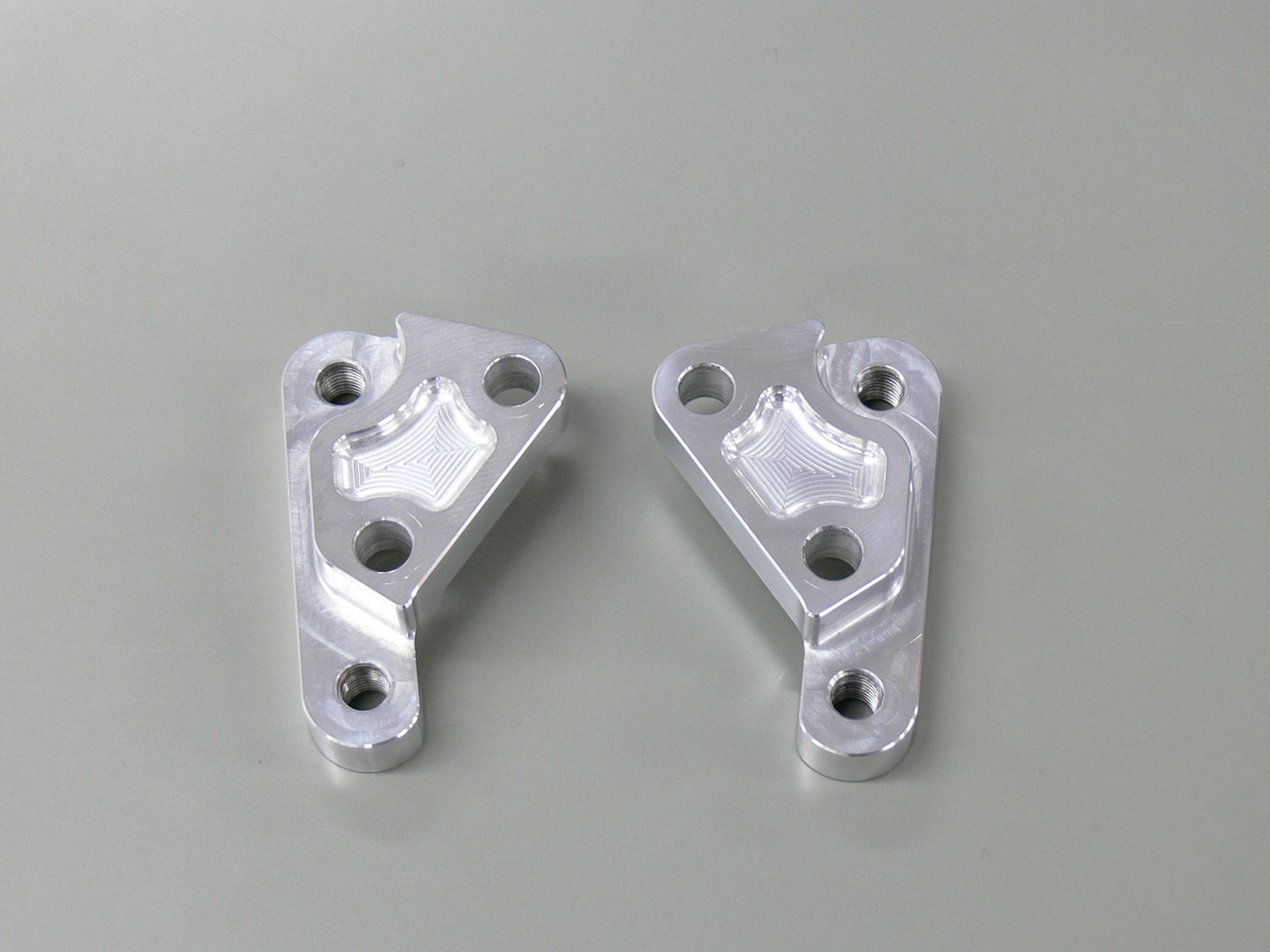 フロントキャリパーサポート ブレンボ4P/40mm用 | System Administration