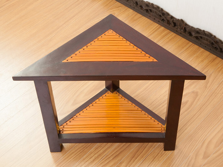 コーナーサイドテーブル。お部屋のコーナーもきっちりお洒落に