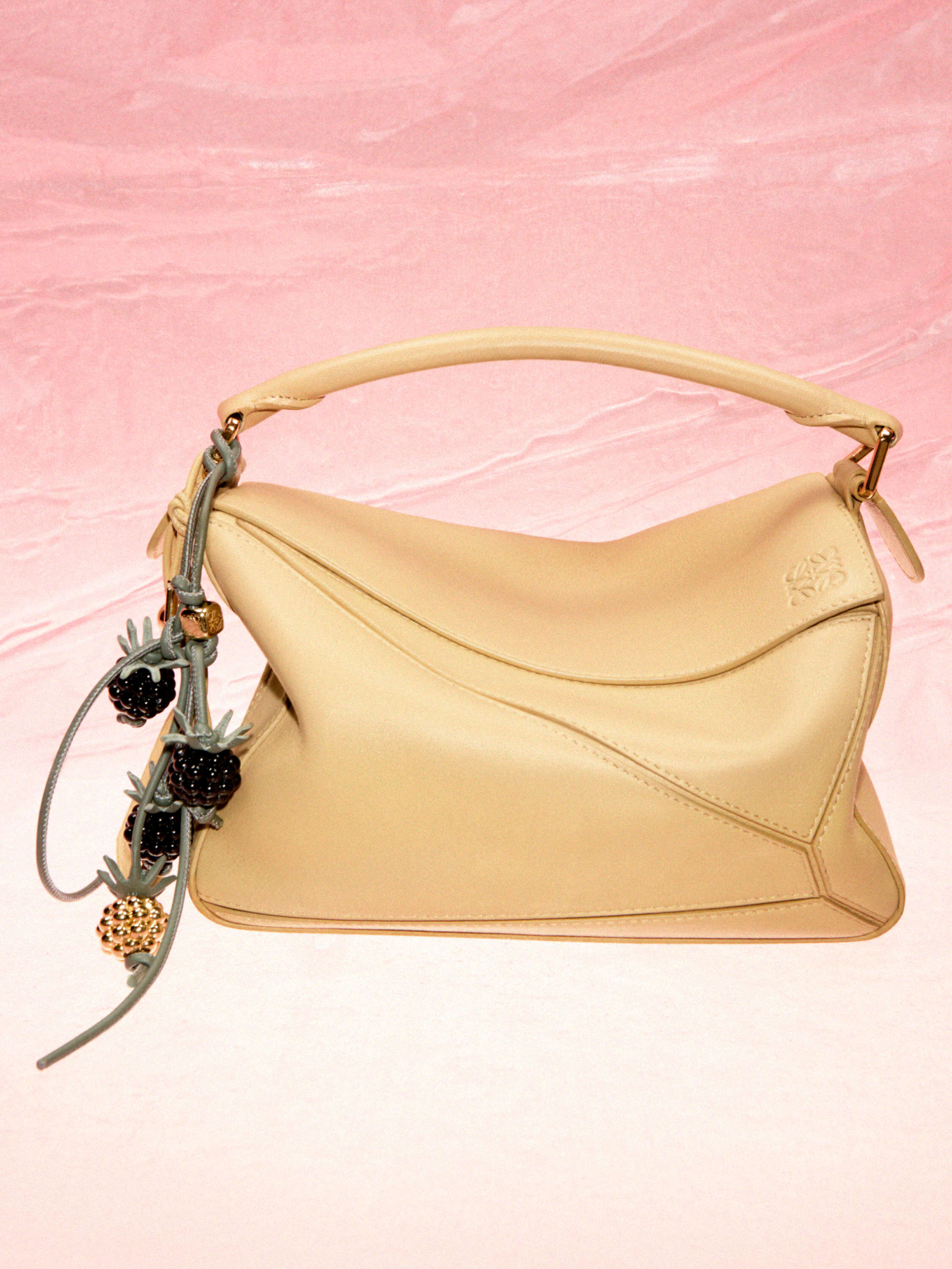 最強開運日] レディース 高級キーリング & バッグチャーム ロエベ公式