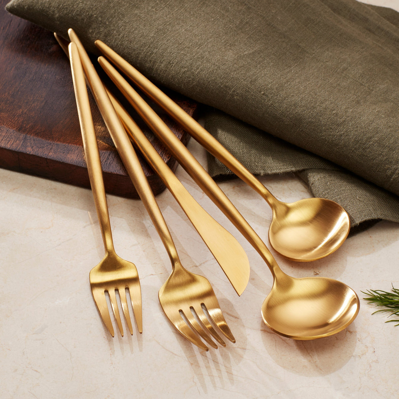 Zephyr Gold Satin 45 Piece Flatware Set – Lenox Corporation