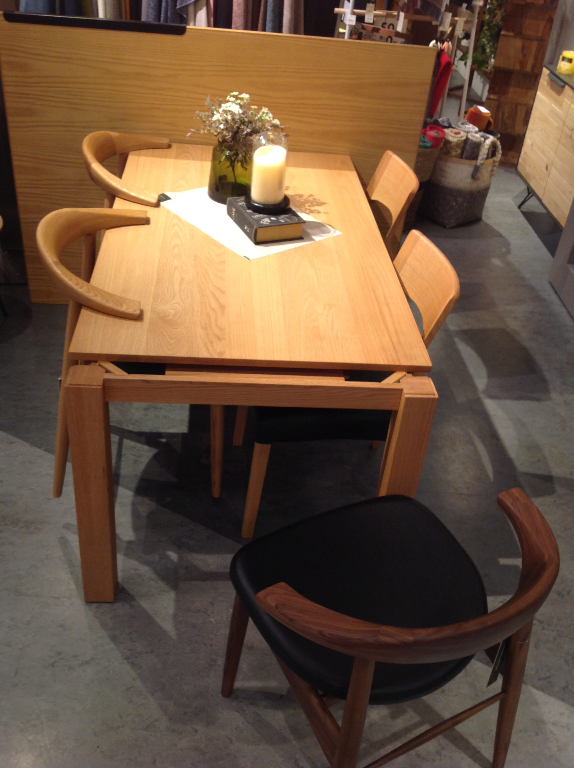 新商品入荷 【伸長式無垢材ダイニングアイテム】 ｜ リビングハウス