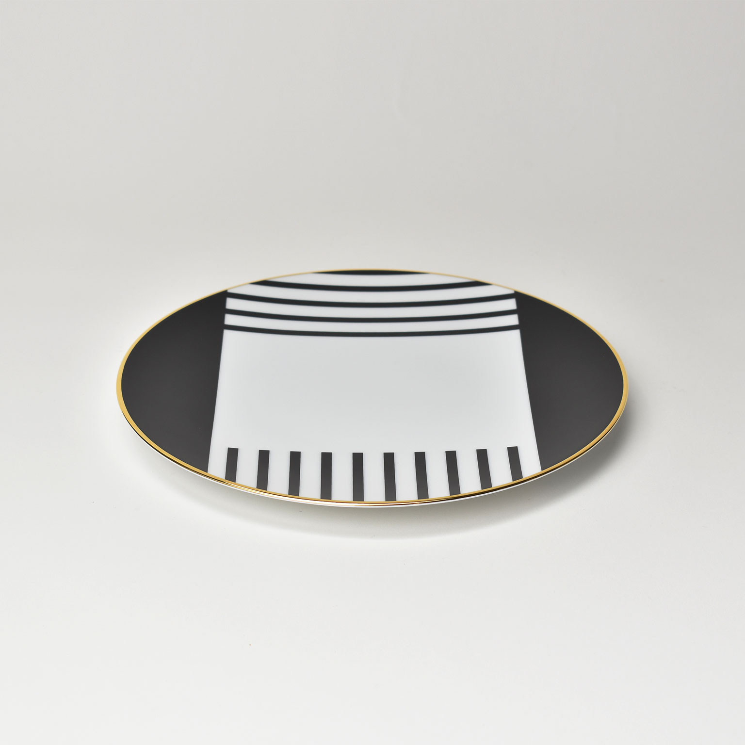 NON SANS RAISON（ノン ソン レゾン）Teatro ディナープレート