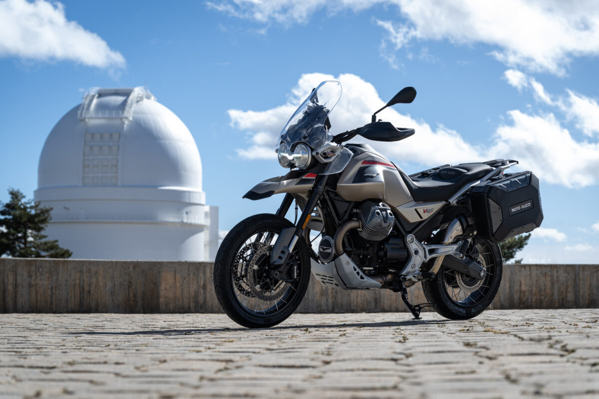 ツーリングバイクに最適！モト・グッツィから新型「V85TT Travel」発売