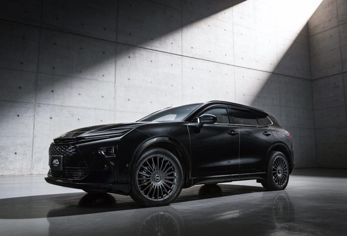 履くだけでプレミアム感を爆アゲするMIDエクスクルーシブの最新モデル