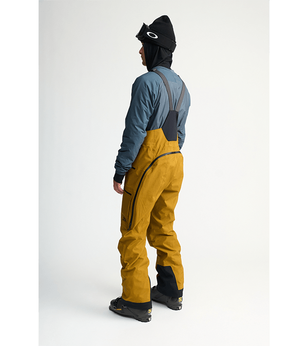 バックカントリーや雪山で違いを生むテクニカルなスノーウェア