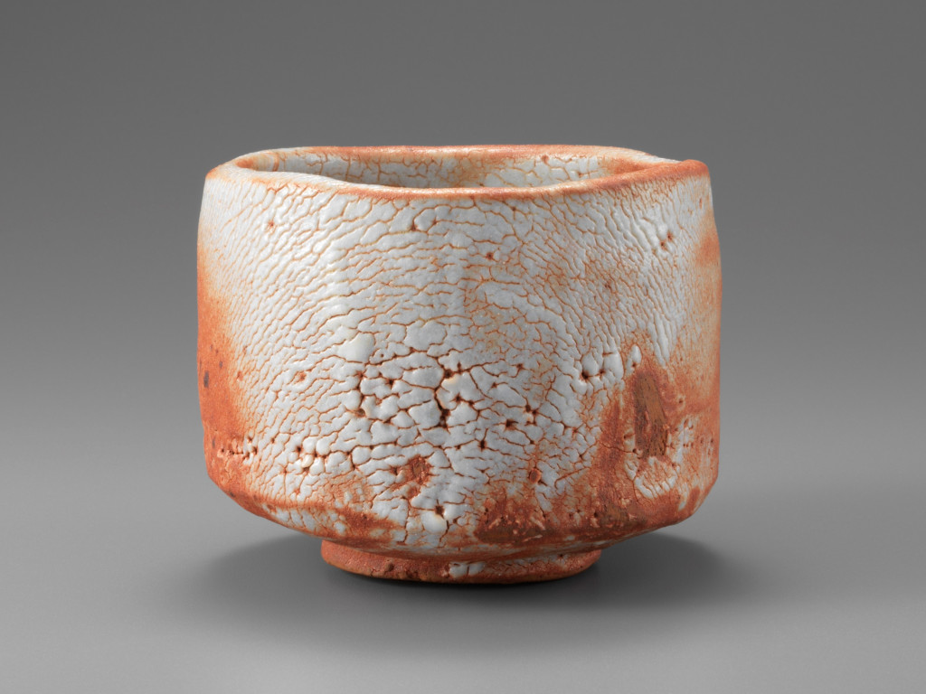 荒川豊蔵《志野茶垸 銘 不動》 - 国立工芸館