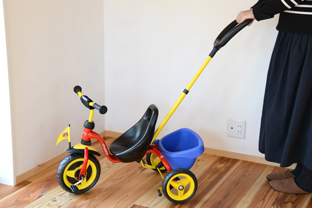 押し棒付き三輪車プッキー』三輪車とベビーカーが合体?! – TOYS&GIFTS MOMO