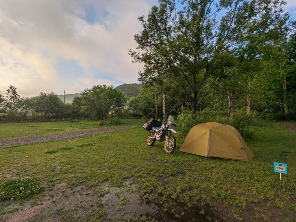 長い旅に出るときに安心＆安眠できるテントファッションモデル山下晃和