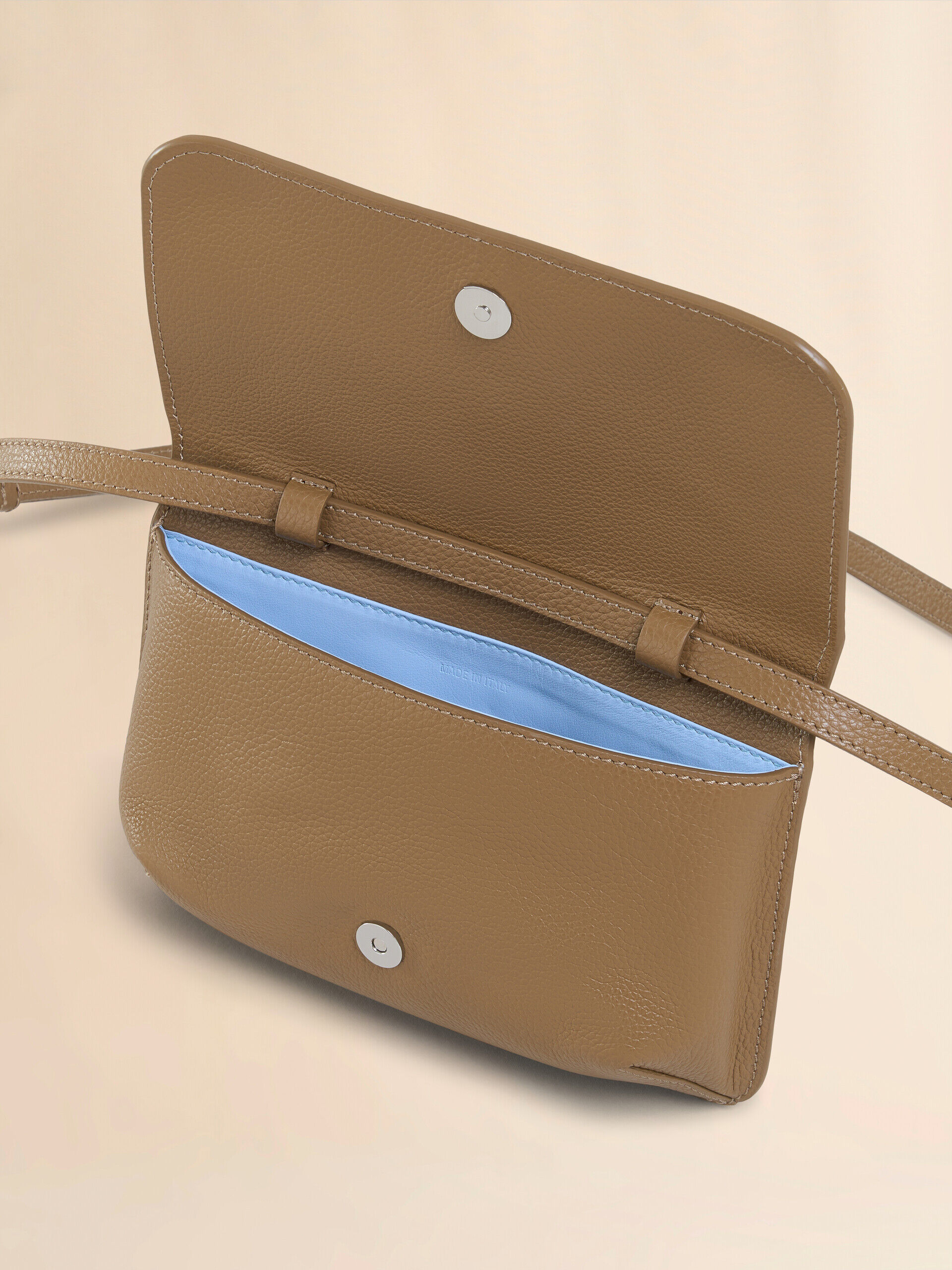 ブラウン レザーショルダーバッグ、マルニメンディング刺繍入り | Marni