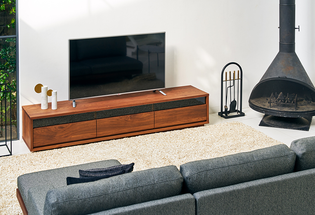 新サイズが登場！スリムなデザインのテレビ台 / NEWS / インテリアの