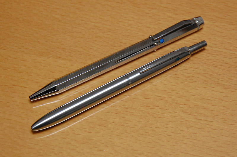 ZEBRA 振り子式4色ボールペン « Adagioで行こう