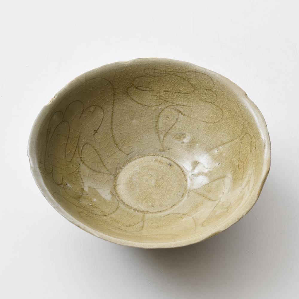 中国 北宋 青磁刻花紋碗 ｜ みんげい おくむら （日本と世界の民芸）