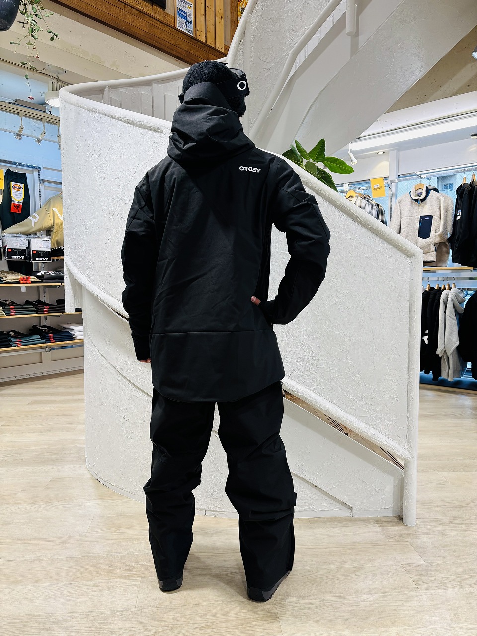 スノーボードウェア・スキーウェアー上下ジャケットとパンツセットで