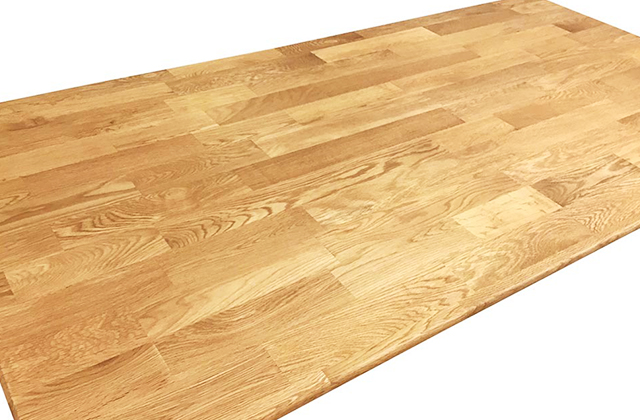 幅広いコーディネートで活躍！オーク天然木のダイニングテーブル