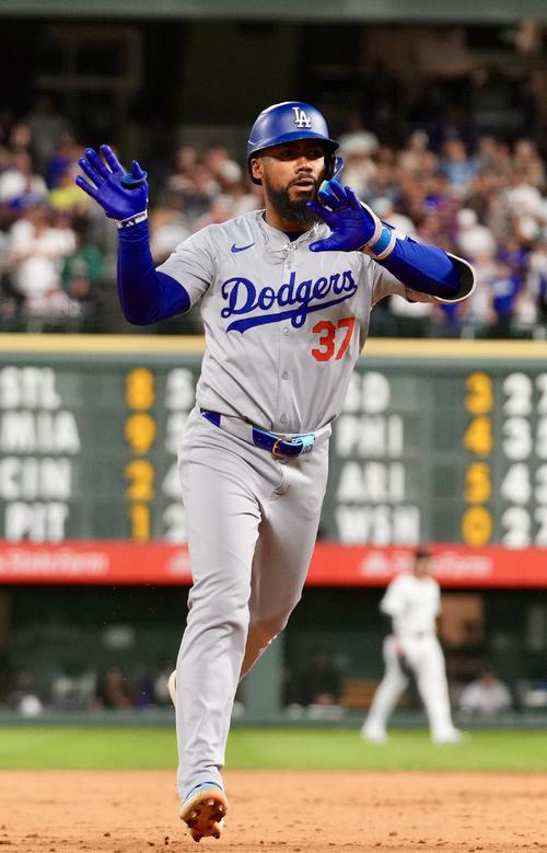 ドジャースの4番打者T・ヘルナンデスの子どもたちが始球式 大きな拍手