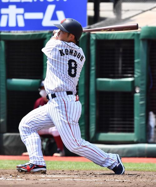 侍近藤健介が犠牲フライでしぶとく追加点、本職ではない中堅で先発