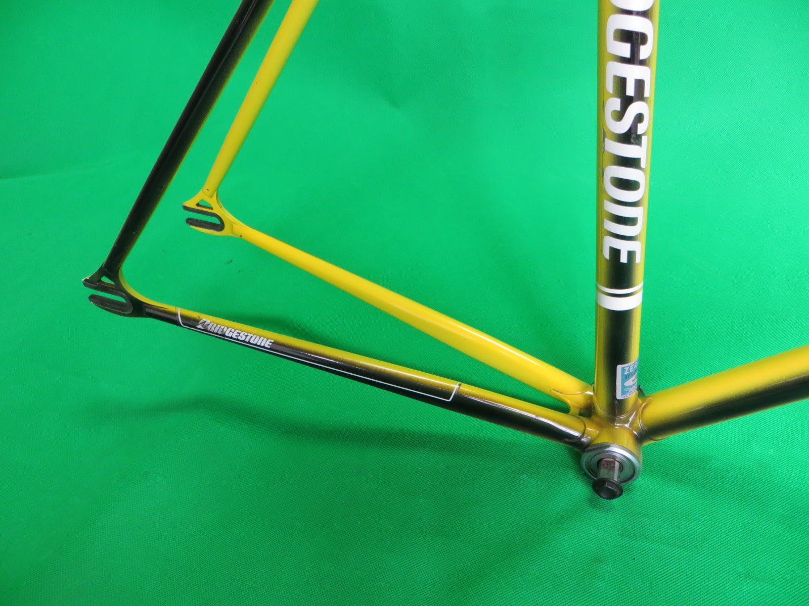 Bridgestone /// Yellow Black Fade /// Dedacciai Zero Uno /// 52cm
