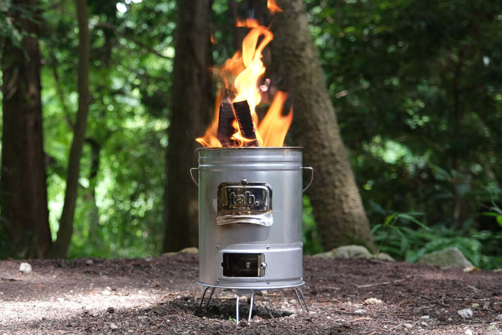 地面への熱ダメージを約40％削減！ フィールドに優しい「缶ストーブ