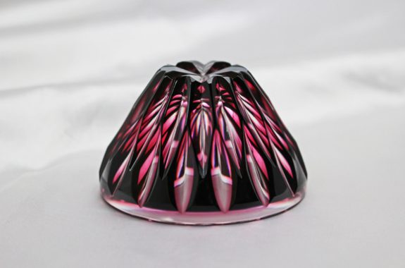 二重被せ 黒/金赤 桜島盃 | 薩摩切子のことなら薩摩びーどろ工芸