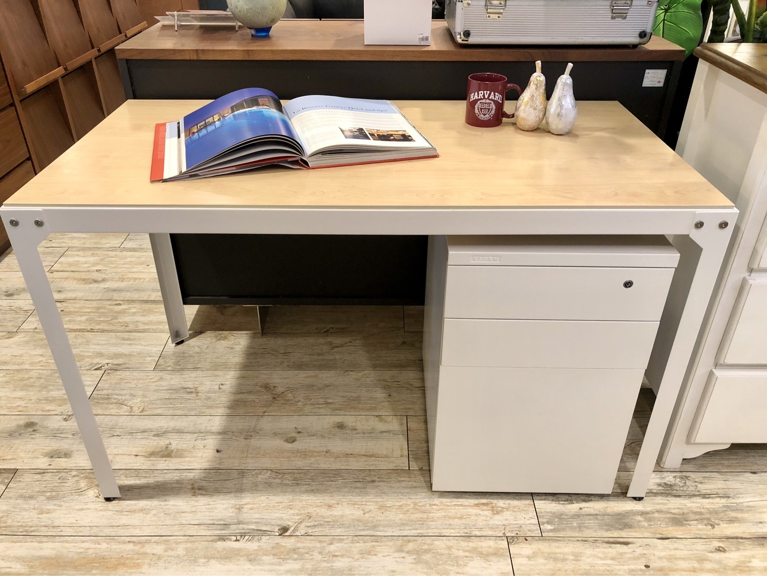 T8 ESSEN スチールデスク