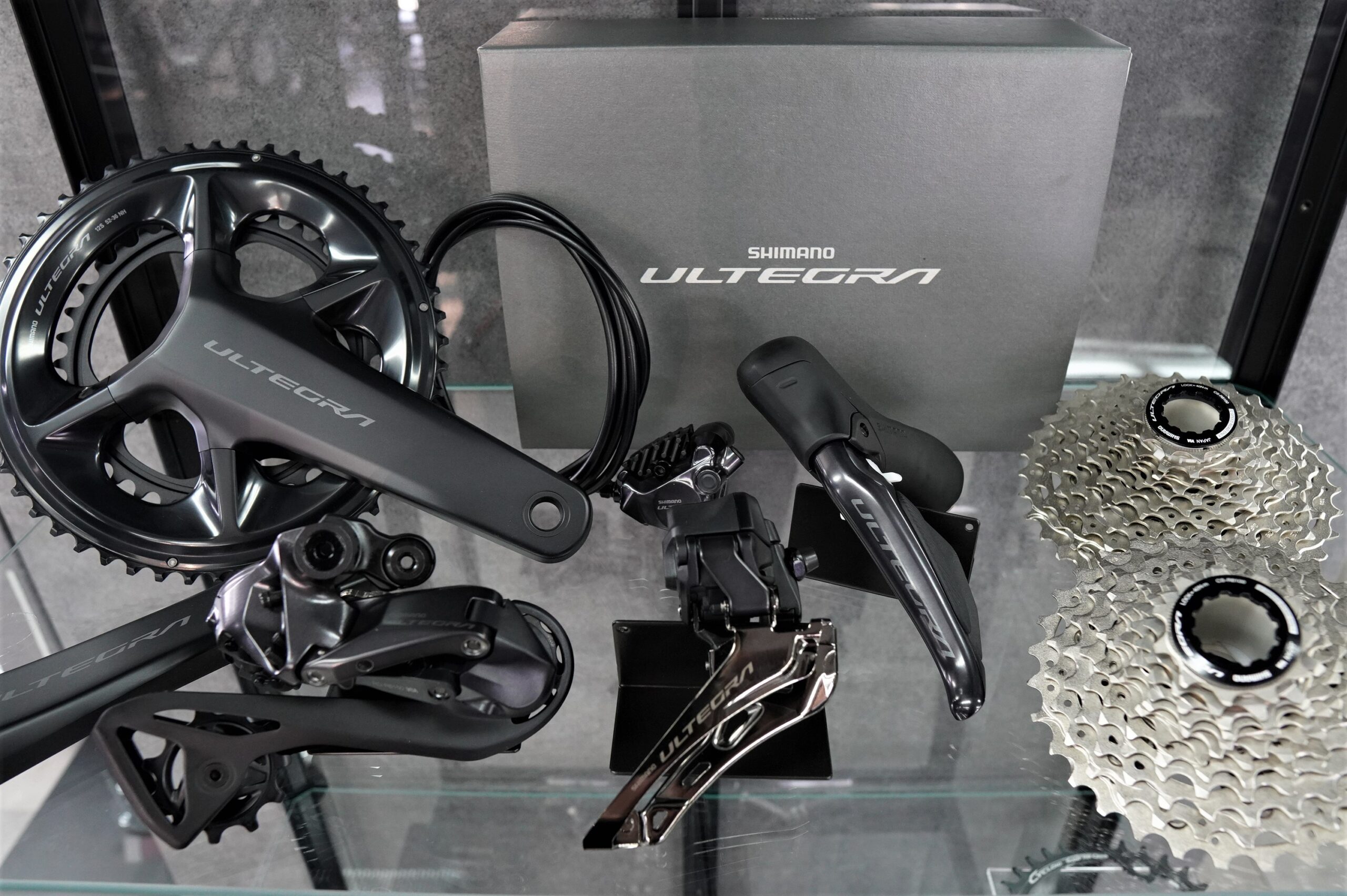 フレーム組み＆コンポ交換に！“R8170新型アルテグラDi2”一式揃ってます