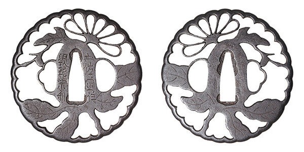 鍔 銘 土佐国住明珍紀宗利 枝菊透鍔(TU-050718)｜刀・日本刀の販売なら