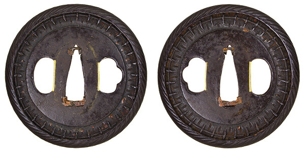 鍔 無銘 信玄 百足模様図鍔 (TU-210515)｜刀・日本刀の販売なら日本刀