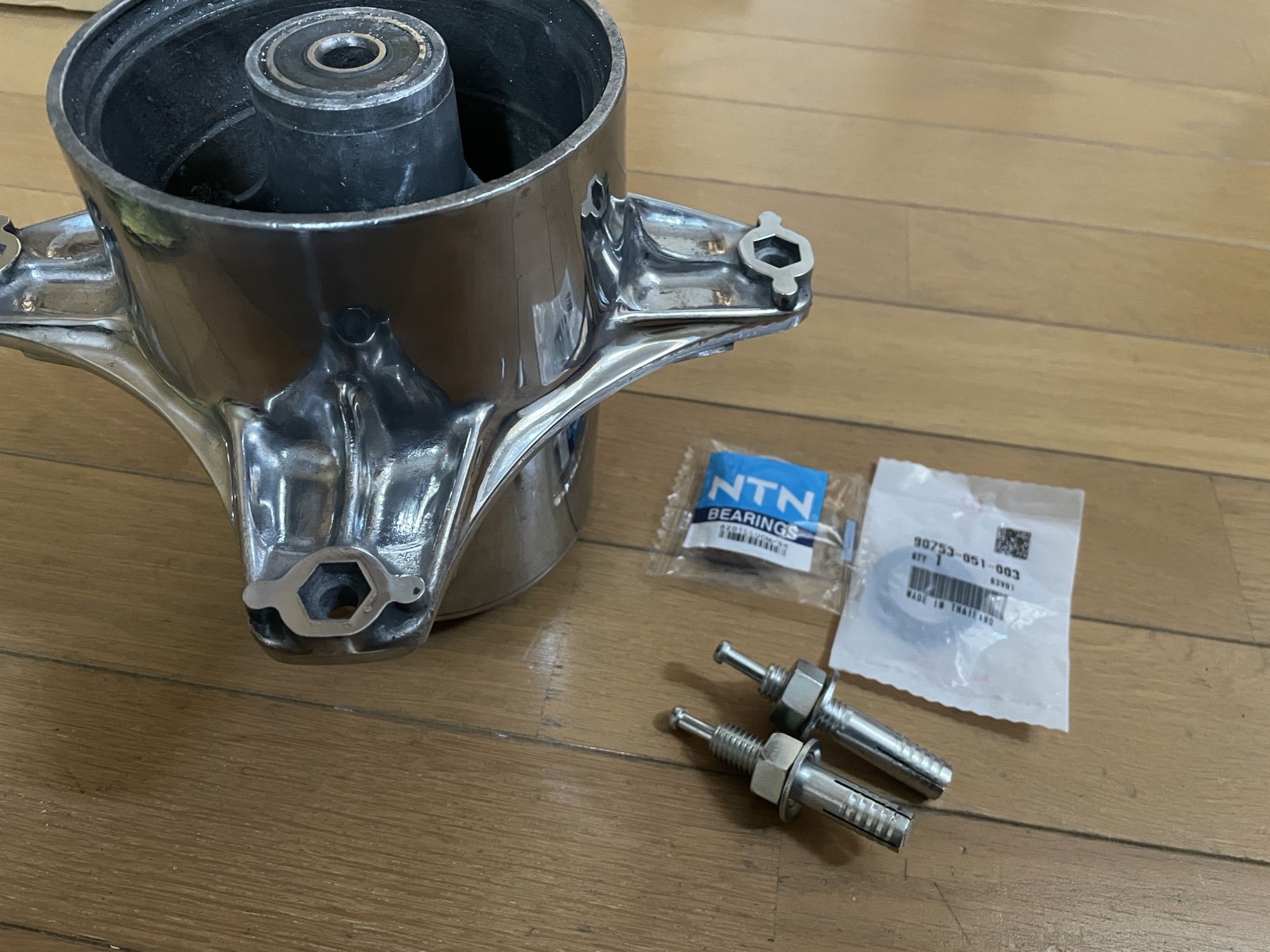 ダックスやモトラのハブベアリング交換方法。ベアリングサイズは