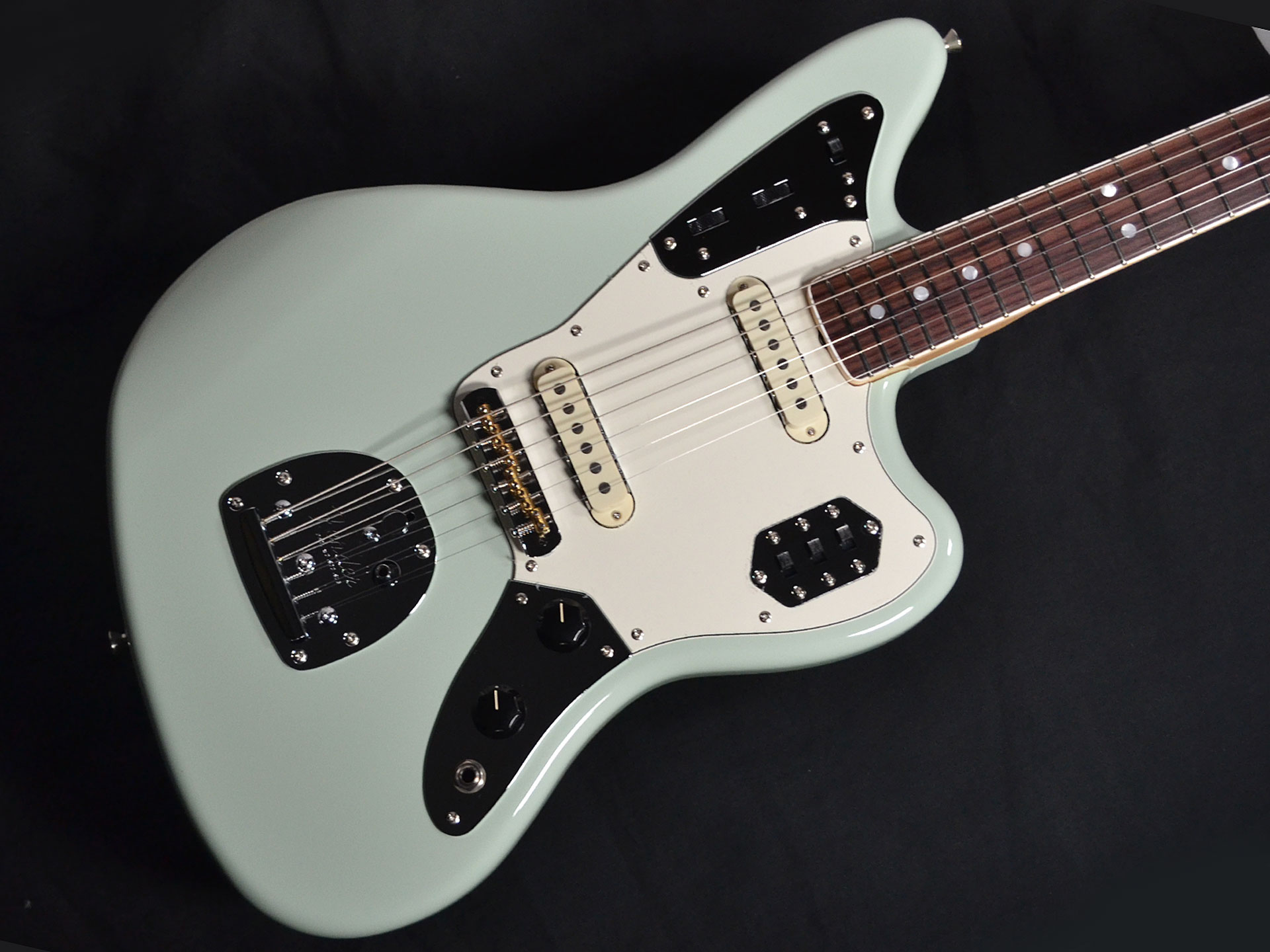 羊文学「塩塚モエカ」さんのシグネチャー・モデルの「Jaguar」が登場