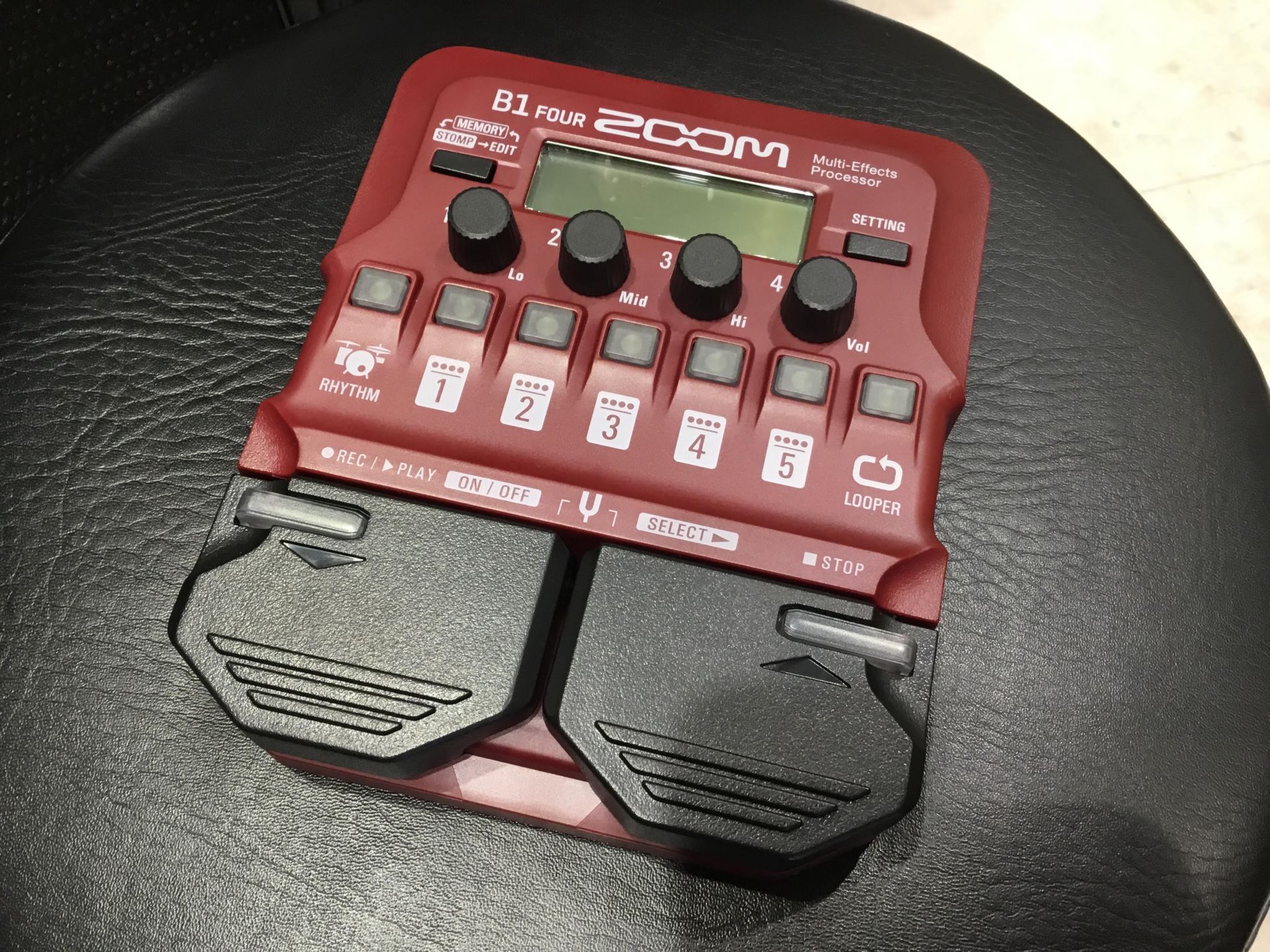 小さいからと侮るなかれ！ZOOM B1FOURベースマルチエフェクター入荷