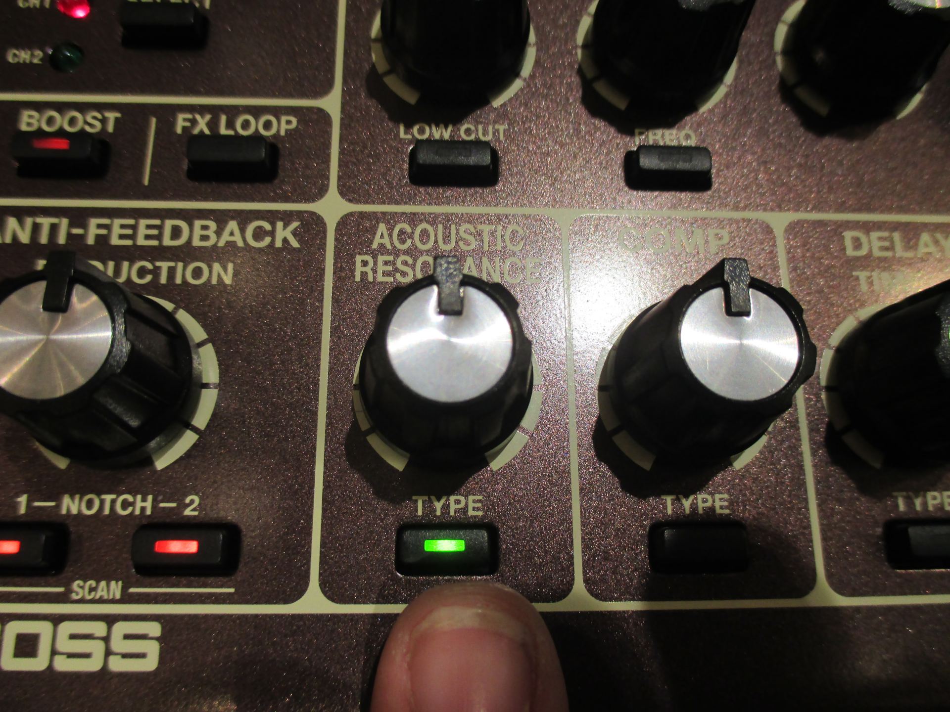 AD-10/BOSS”アコギ専用プリアンプ／DIを楽器店員が独自に解析！｜島村