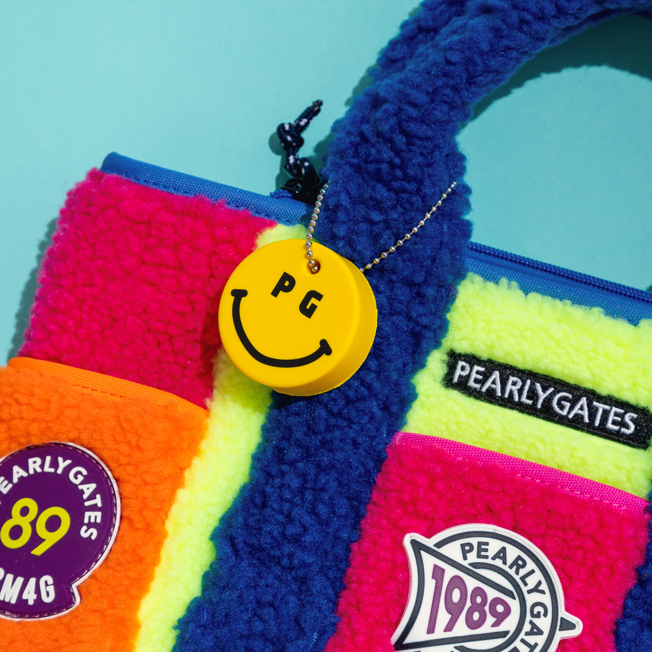 シンプルコーデにアクセントを♡ ポップでキュートなカートバック