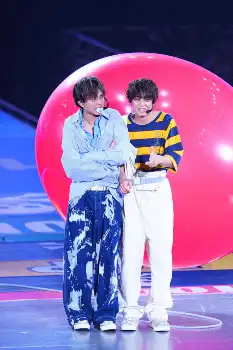 King＆Princeとうちあわせ」＞罰ゲームを受ける永瀬廉（左）と高橋海人