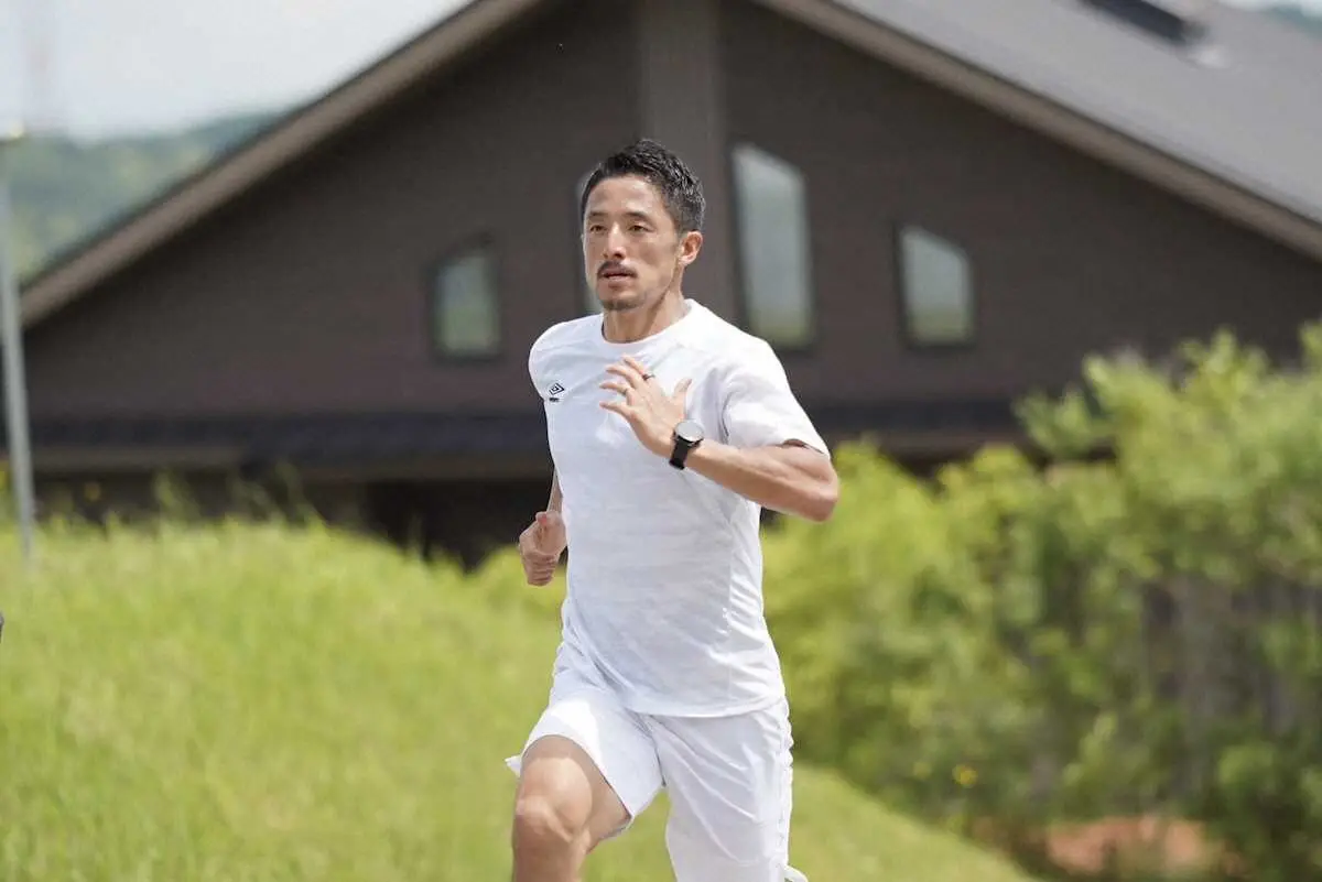 元日本代表MF森岡亮太がビーチサッカー日本代表初出場 チームは強豪に