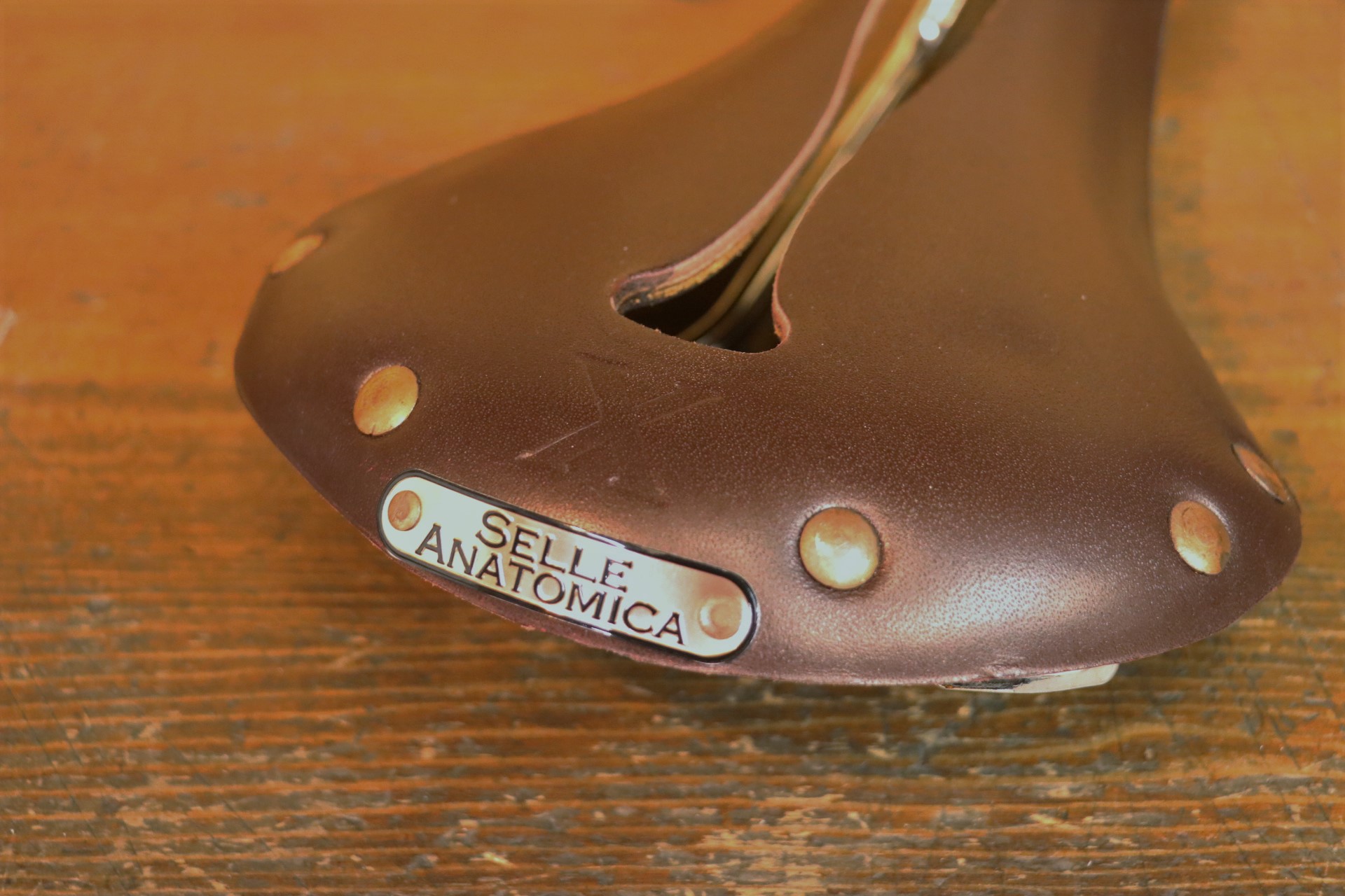 BLOG 買ったその日から最上級の乗り心地と味わい深いレザーサドル