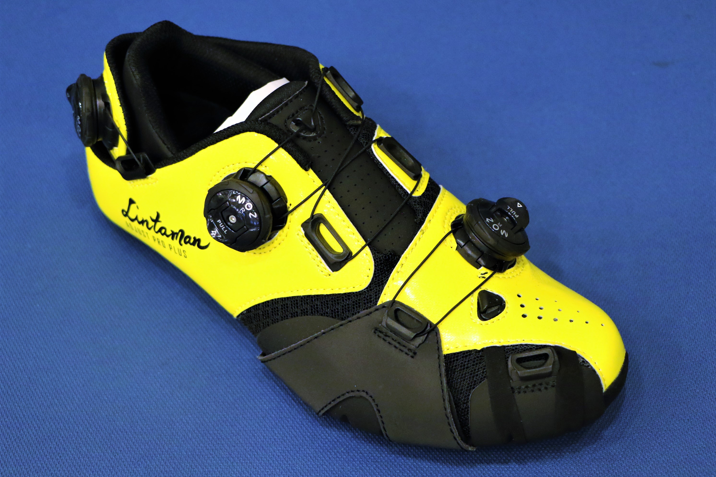 BLOG 【2019年モデル情報】新色追加！！究極のフィット感を持つ