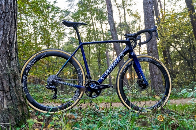 シクロクロスシーズンを戦うゼネク・スティバルのスペシャルCruX